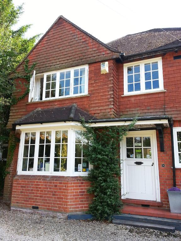 Rosemead Guest House Claygate Exterior foto
