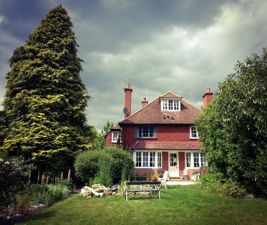 Rosemead Guest House Claygate Exterior foto